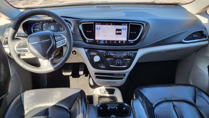 2024 Chrysler Pacifica Plug-In Hybrid Select