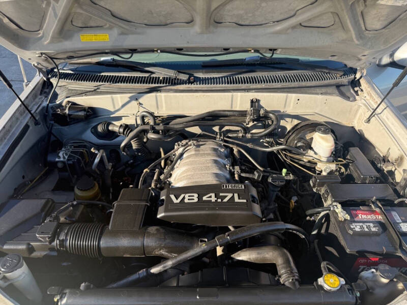 2004 Toyota Sequoia SR5