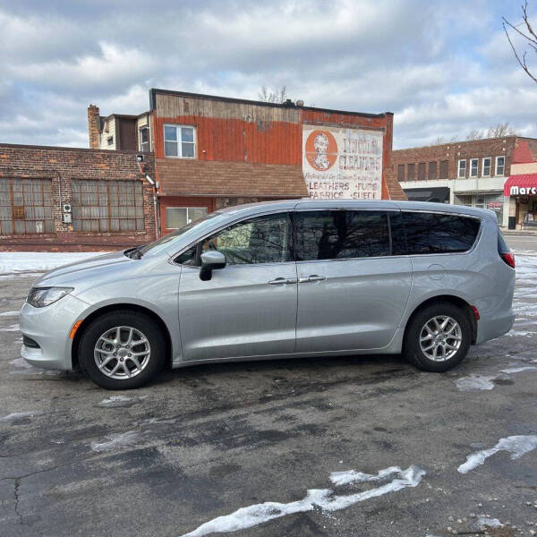 2023 Chrysler Voyager LX