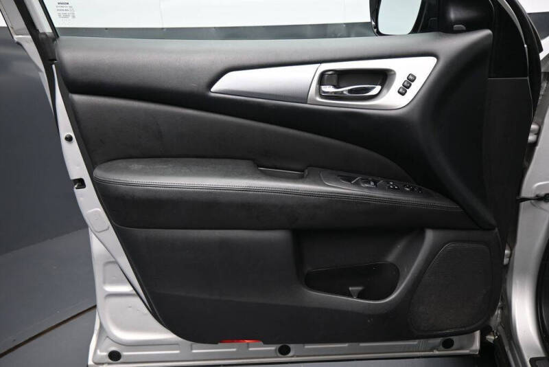 2017 Nissan Pathfinder SL