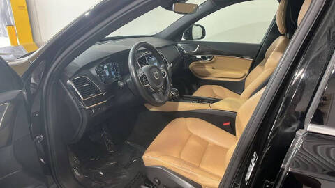 2017 Volvo XC90 T6 Momentum