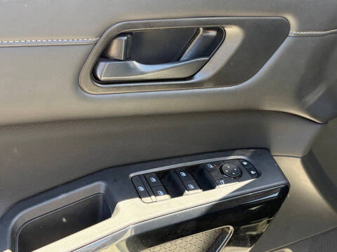 2025 Nissan Pathfinder S