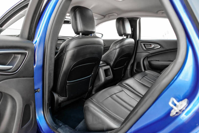 2017 Chrysler 200 Limited Platinum