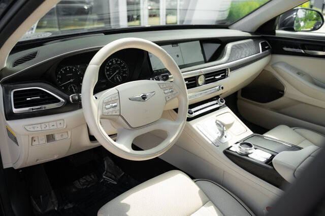 2022 Genesis G90