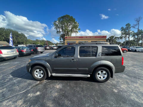 2006 Nissan Pathfinder for sale at BSS AUTO SALES INC in Eustis FL
