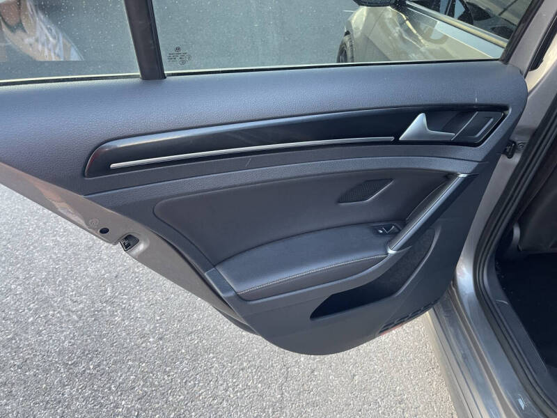 2016 Volkswagen Golf R 4Motion