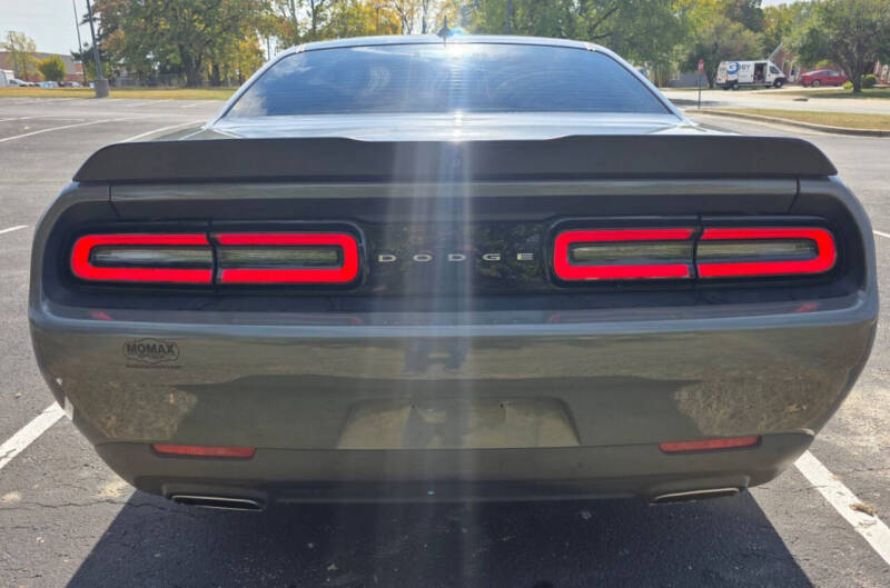 2018 Dodge Challenger SXT Plus