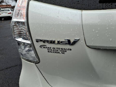 2013 Toyota Prius v Five