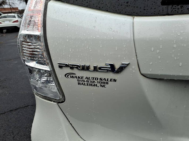 2013 Toyota Prius v Five
