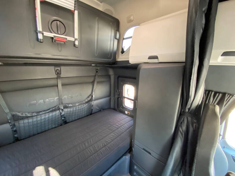 2026 Freightliner Cascadia