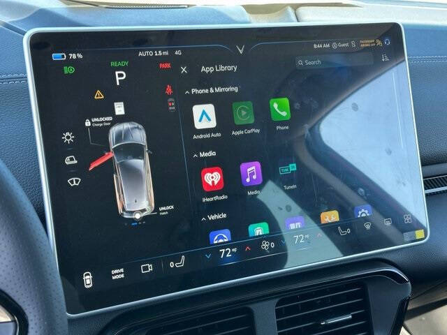 2025 VinFast VF8 Eco