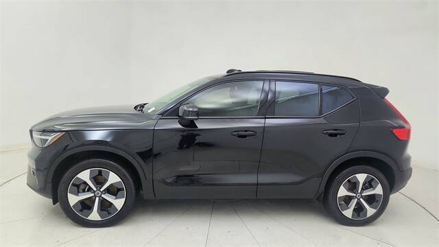 2024 Volvo XC40 B5 Plus Dark Theme