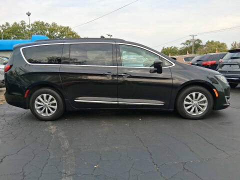 2017 Chrysler Pacifica Touring-L