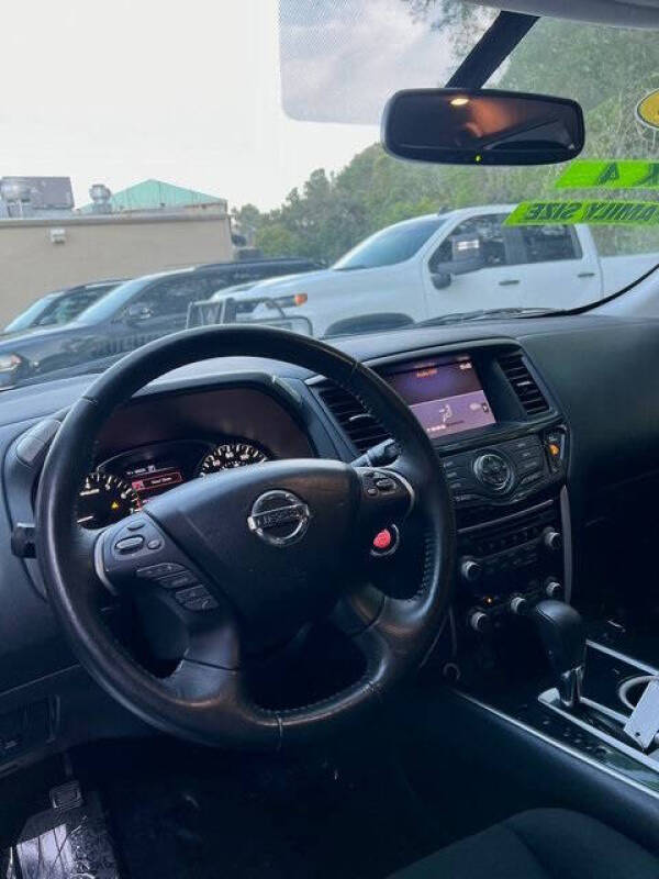 2018 Nissan Pathfinder SV