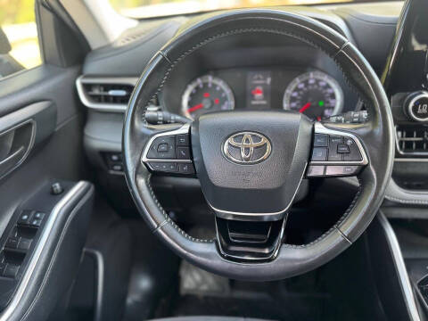 2021 Toyota Highlander LE