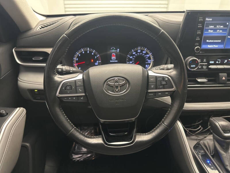 2020 Toyota Highlander LE