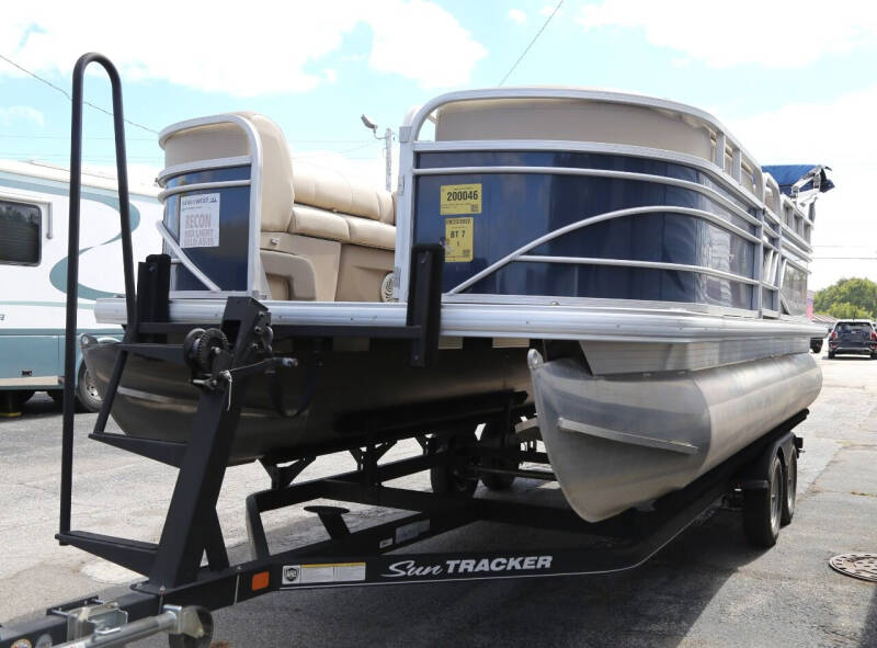2020 Sun Tracker PANTOON BOAT