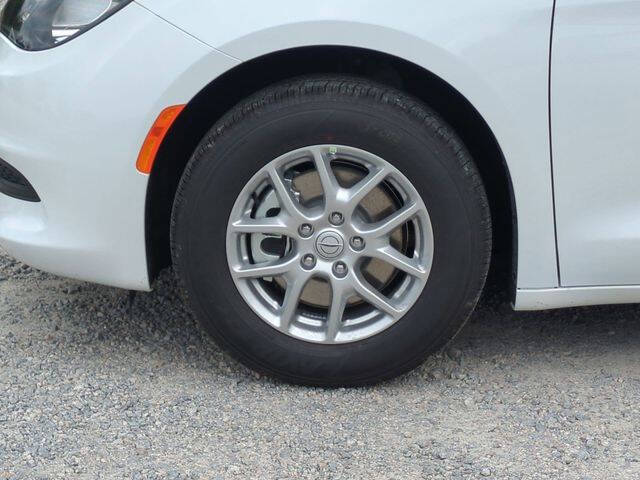 2026 Chrysler Voyager LX