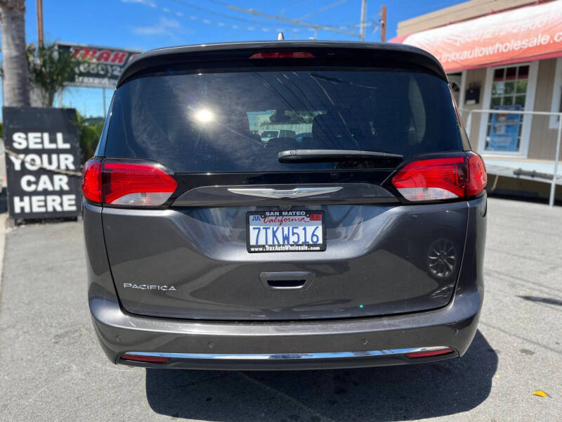 2017 Chrysler Pacifica Touring-L Plus