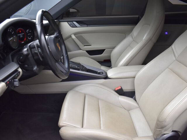 2022 Porsche 911 Carrera