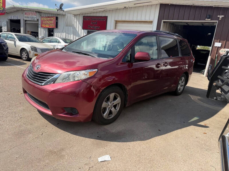 2014 Toyota Sienna LE 8-Passenger