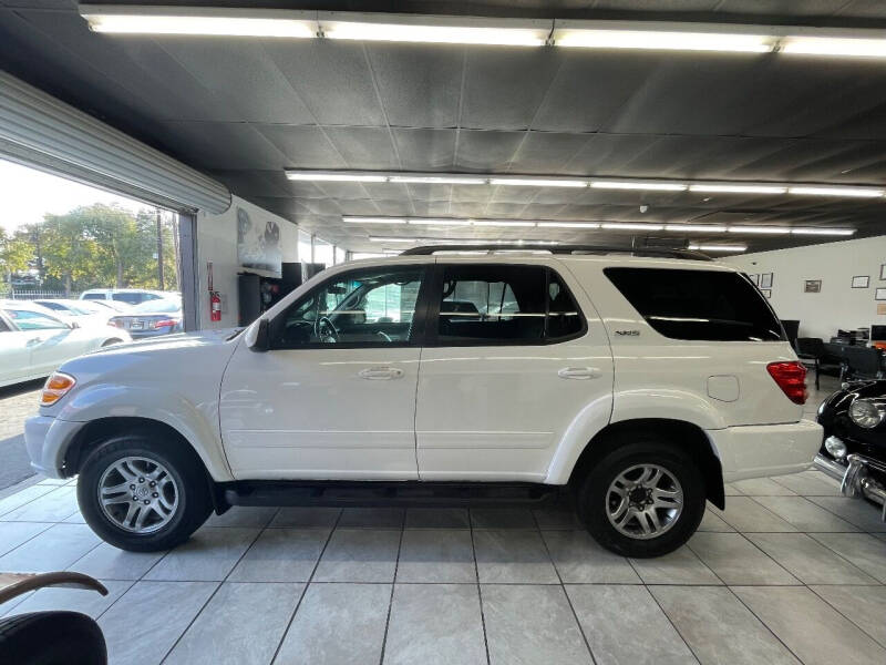 2004 Toyota Sequoia SR5