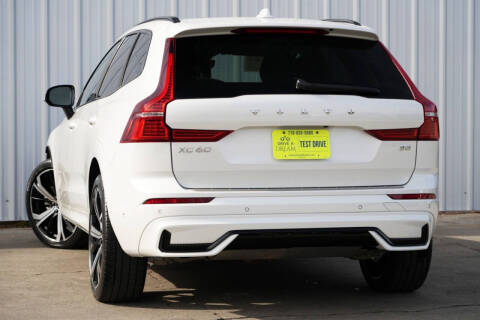 2023 Volvo XC60 B5 Ultimate Dark Theme