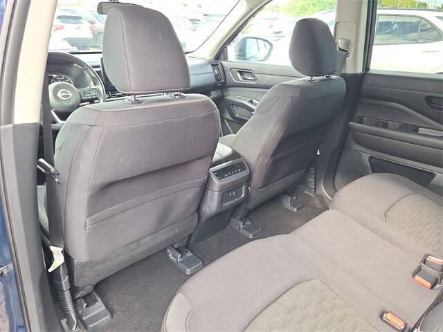 2024 Nissan Pathfinder SV