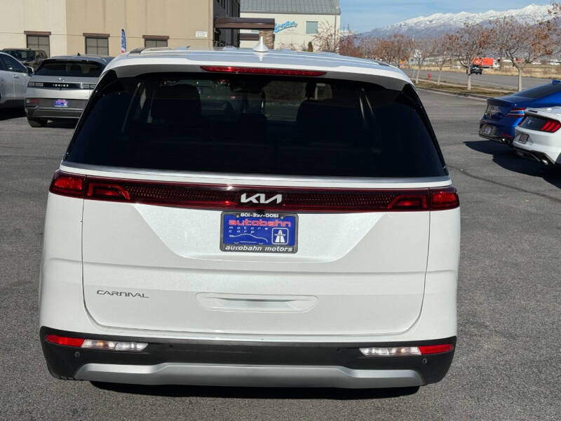 2024 Kia Carnival LX