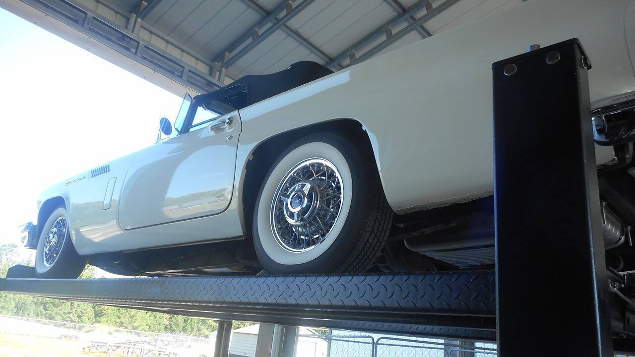1957 Ford Thunderbird 20