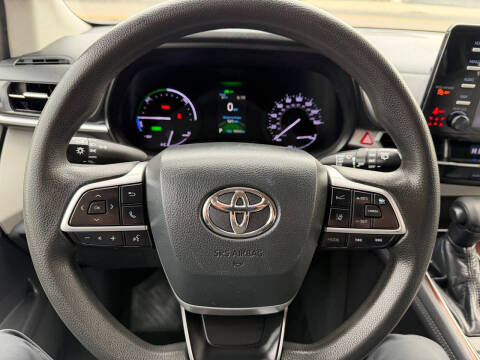 2021 Toyota Sienna LE 8-Passenger