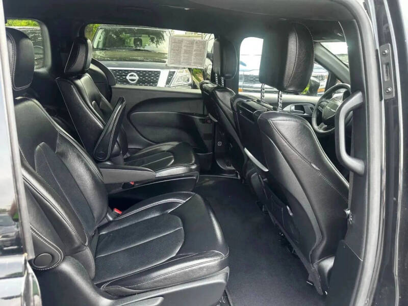 2022 Chrysler Pacifica Hybrid Touring L