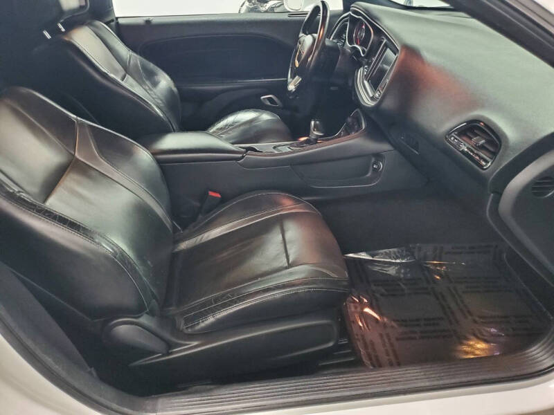 2015 Dodge Challenger SXT Plus