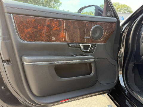 2016 Jaguar XJ R-Sport