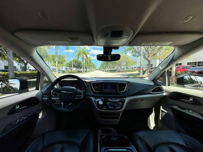 2020 Chrysler Pacifica Touring L
