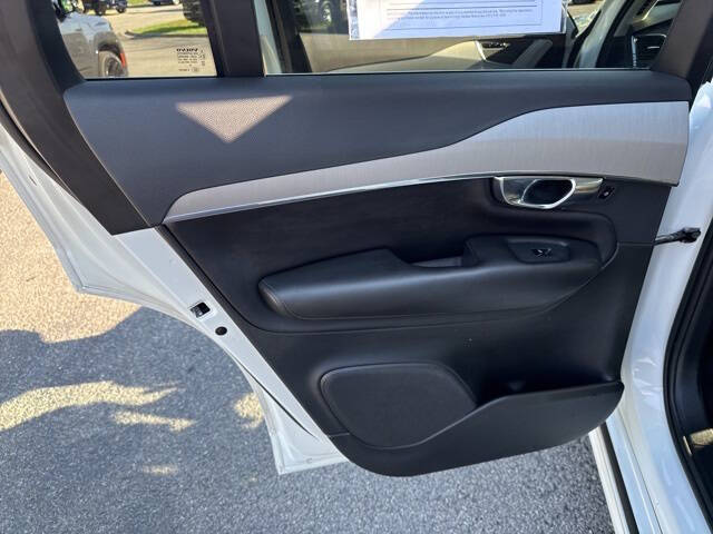 2022 Volvo XC90 T5 Momentum