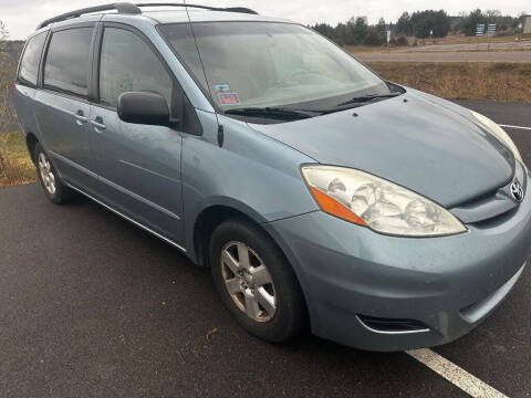 2006 Toyota Sienna for sale at Kull N Claude Auto Sales in Saint Cloud MN