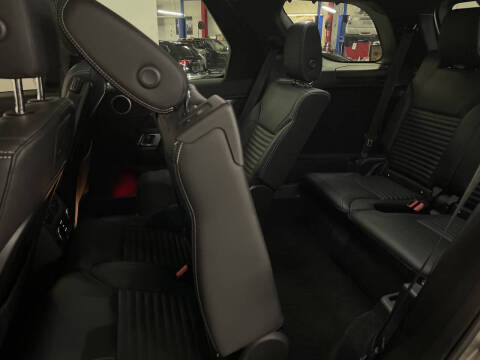 2023 Land Rover Discovery P300 S R-Dynamic