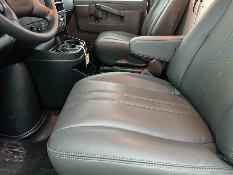 2025 Chevrolet Express 2500