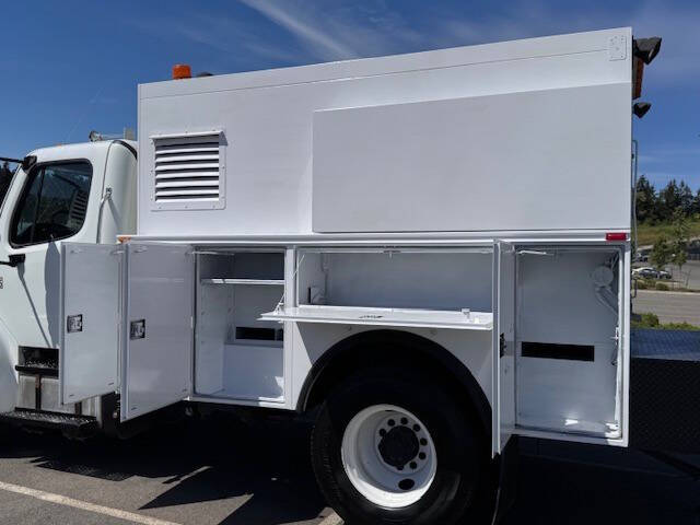 2011 Freightliner M2 106