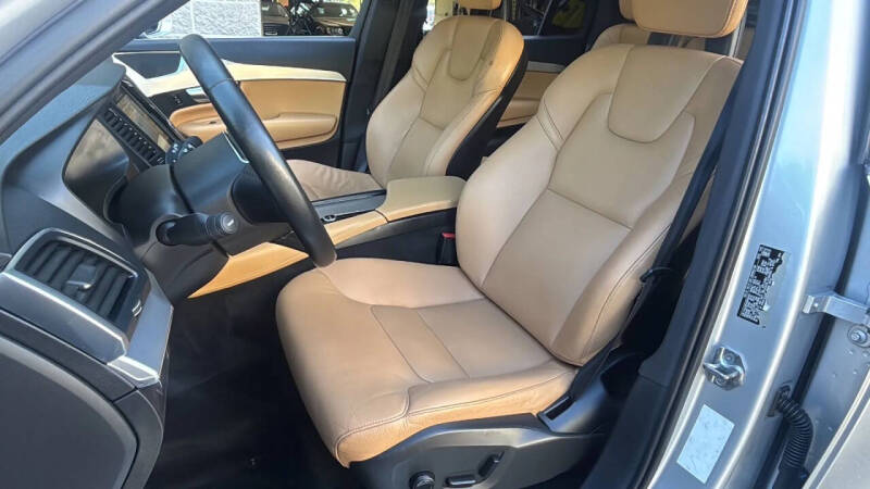 2017 Volvo XC90 T6 Momentum