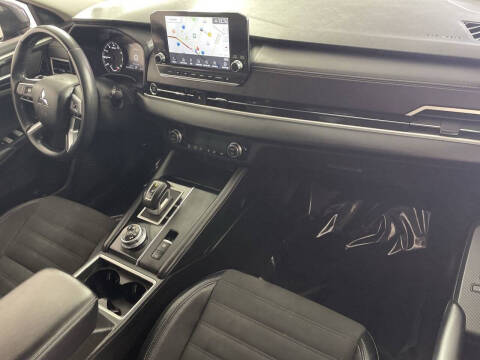 2024 Mitsubishi Outlander SE