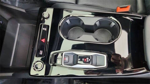 2025 Audi Q6 e-tron quattro Premium Plus