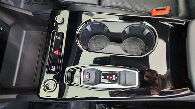 2025 Audi Q6 e-tron quattro Premium Plus