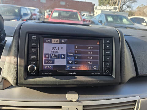 2012 Volkswagen Routan SE