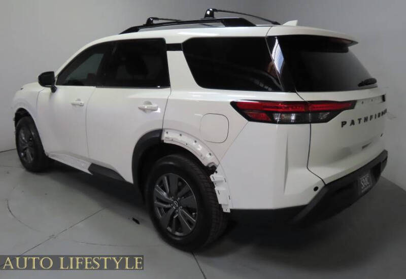 2022 Nissan Pathfinder SV