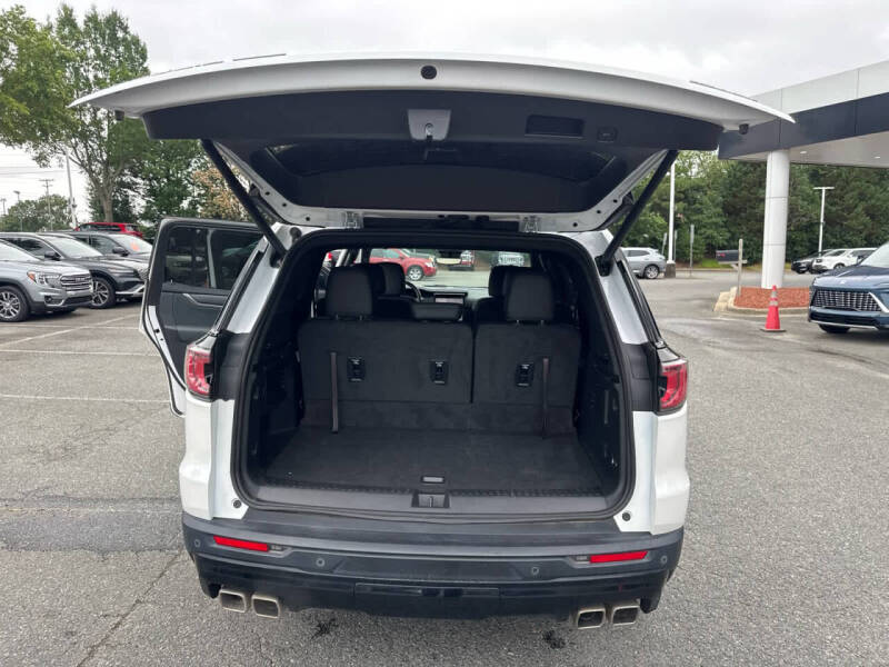 2024 GMC Acadia AT4