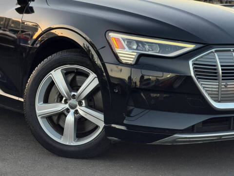 2019 Audi e-tron quattro Premium Plus