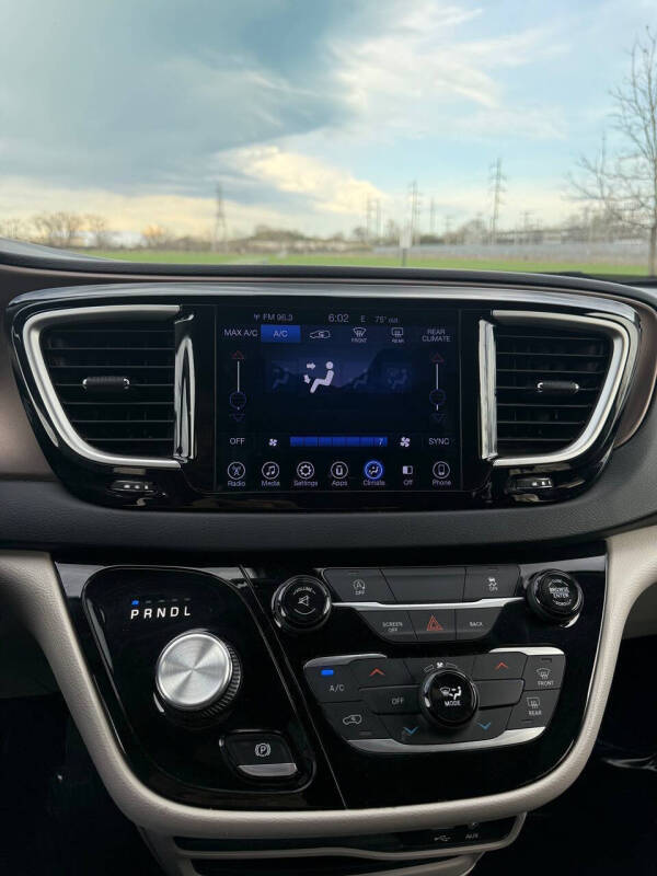 2017 Chrysler Pacifica Touring