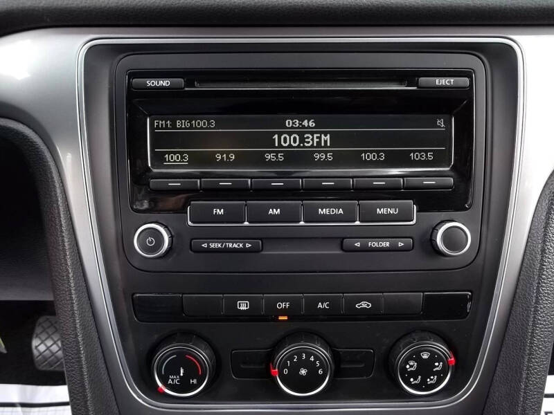 2014 Volkswagen Passat 1.8T S PZEV